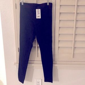 Brand new Hue black leggings size small.